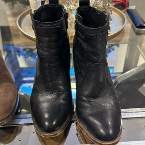 Lucky Brand LK-KAUTO Women’s Black Leather Ankle Booties Side Zip Size 8.5 M